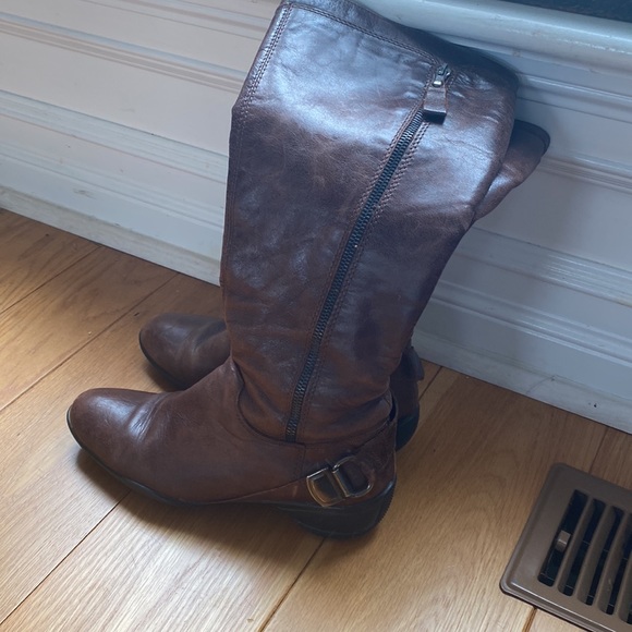 Vintage Romanian Dress boots with non slip heels! Excellent shape - Picture 2 of 3